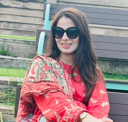 Aneeza Khan